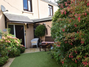 2 Bed in Tenby FB299